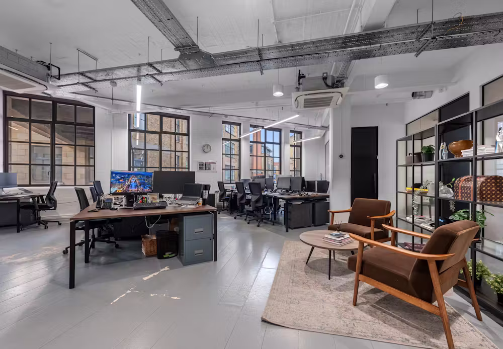 118 Commercial Street workspace in London